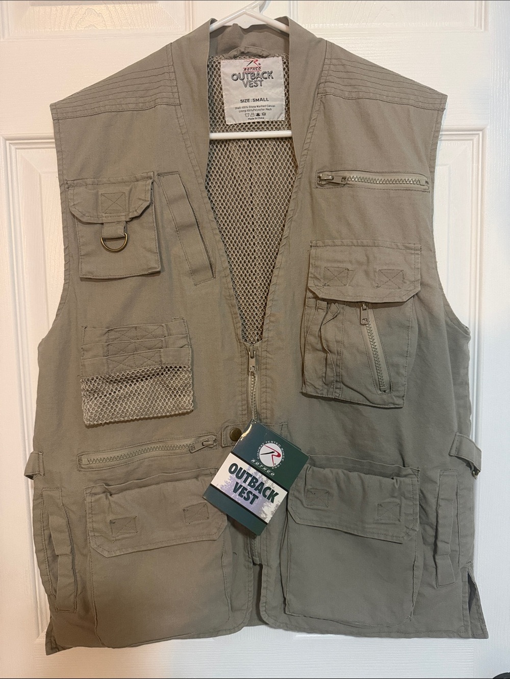 ROTHCO DELUXE SAFARI OUTBACK VEST 
style 7570 size SMALL Color: Khaki NWT